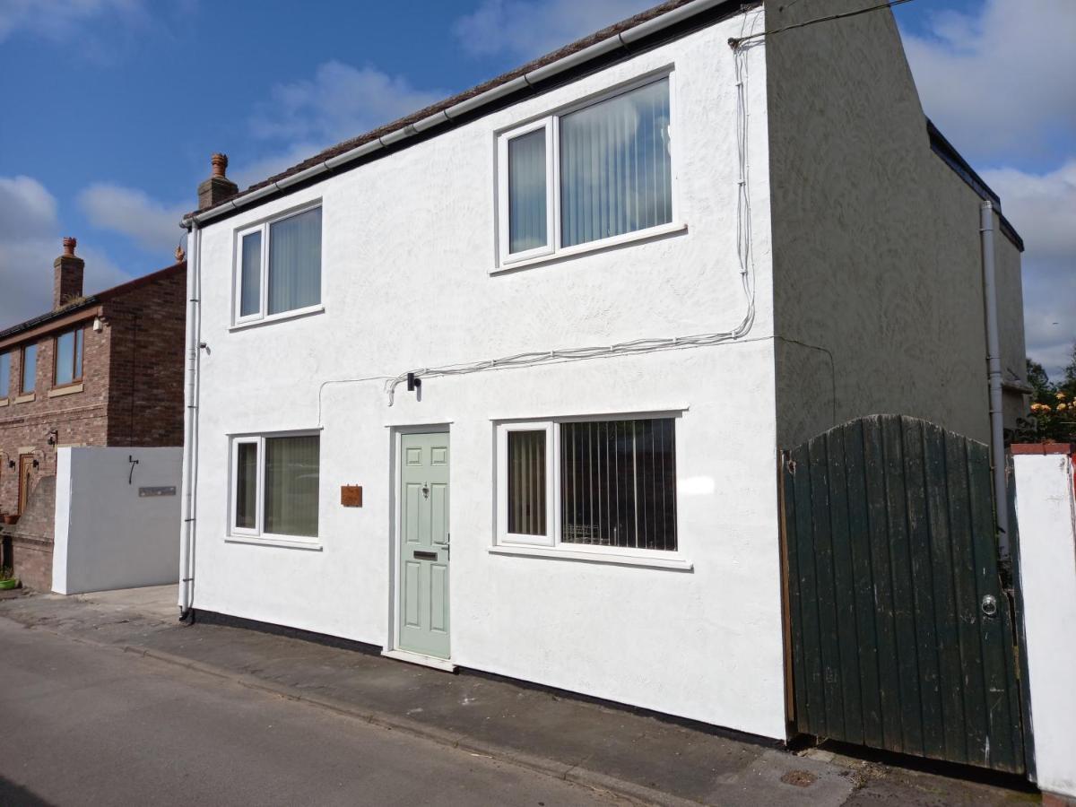 Pet Friendly Beautiful Detached Cottage Close To Spurn Point, Easington And Withersea Кингстън ъпон Хъл Екстериор снимка